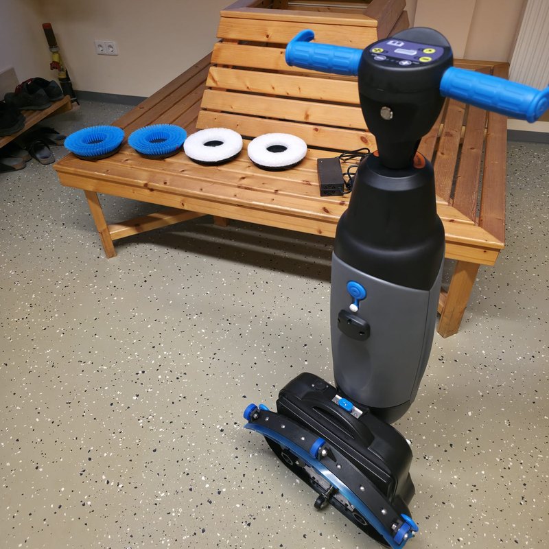 Reinigungsmaschine mit Pads