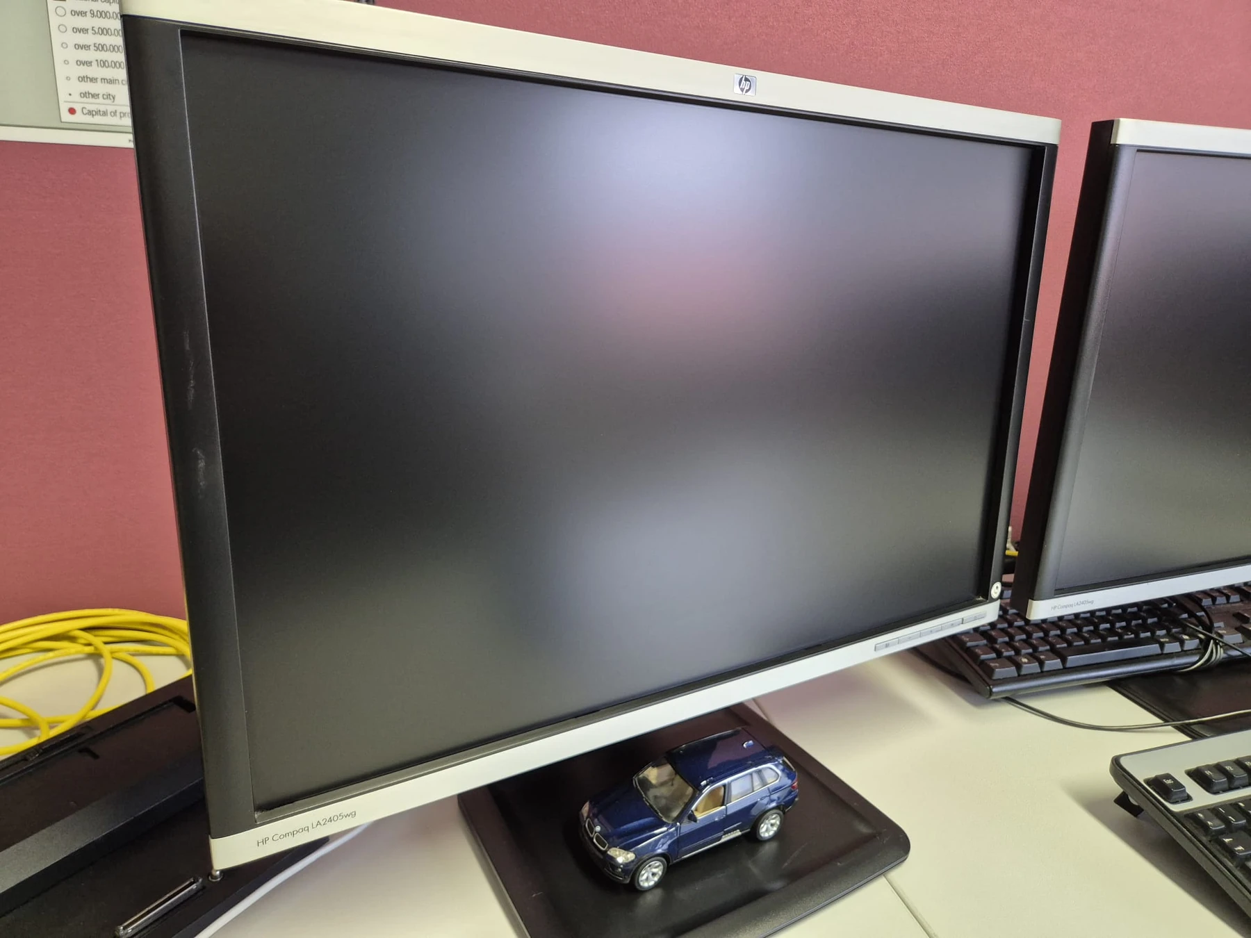 Büromonitor nach der professionellen Bildschirmreinigung